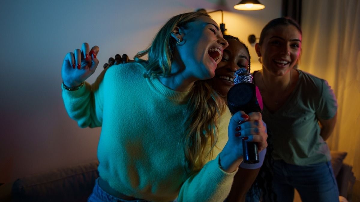 'AITA for laughing at a girl singing karaoke?' 'This is her main character moment.'